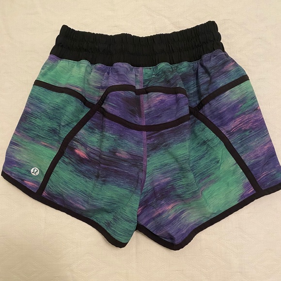 lululemon athletica Pants - Lululemon Tracker Shorts 4" Rio Nights Size 4